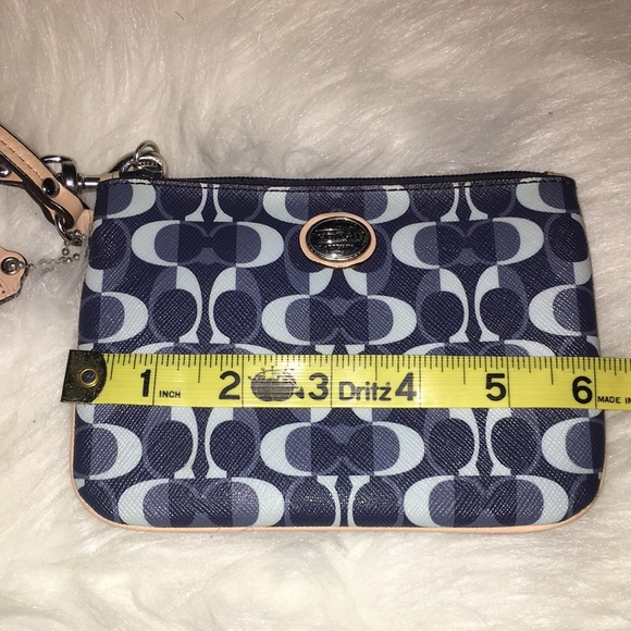 Coach wristlet - Picture 3 of 5
